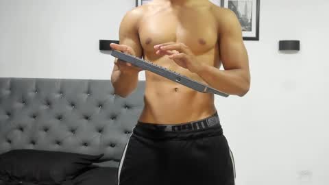 Snapshot of ethan_smitth1 chatting on February 9, 10:00 pm ethan_smitth1 online show from February 9, 10:00 pm