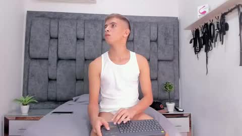 Snapshot of ethanhot_os chatting on March 31, 9:04 pm ethanhot_os online show from March 31, 9:04 pm