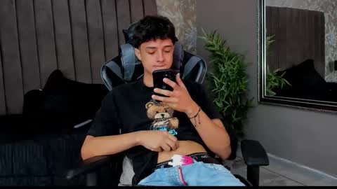 ethanlowell online show from October 5, 4:22 am