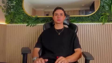 Snapshot of ethanlowell chatting on January 19, 12:25 am ethanlowell online show from January 19, 12:25 am