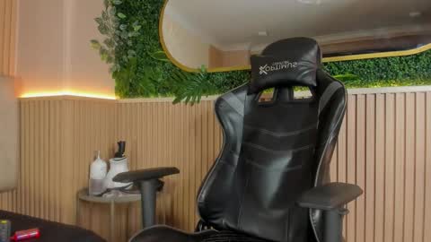 Snapshot of ethanlowell chatting on February 5, 5:12 am ethanlowell online show from February 5, 5:12 am