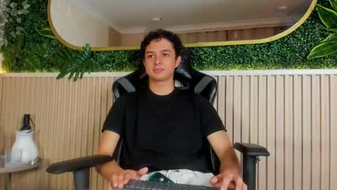 Snapshot of ethanlowell chatting on February 10, 4:38 am ethanlowell online show from February 10, 4:38 am