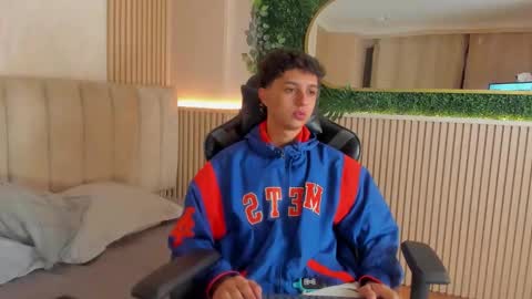 Snapshot of ethanlowell chatting on February 15, 4:42 am ethanlowell online show from February 15, 4:42 am