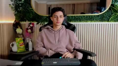 Snapshot of ethanlowell chatting on February 21, 9:21 am ethanlowell online show from February 21, 9:21 am