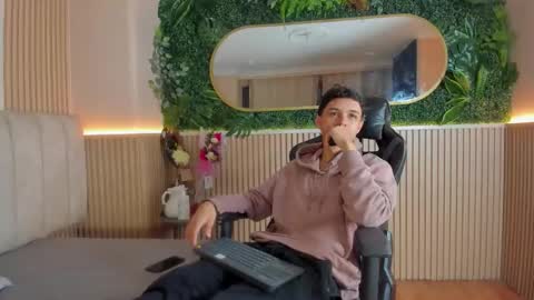 Snapshot of ethanlowell chatting on February 22, 3:51 am ethanlowell online show from February 22, 3:51 am