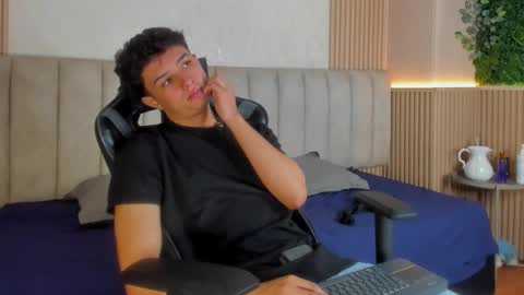 Snapshot of ethanlowell chatting on February 26, 4:44 am ethanlowell online show from February 26, 4:44 am