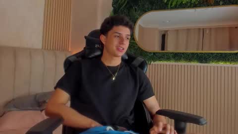 Snapshot of ethanlowell chatting on February 27, 3:39 am ethanlowell online show from February 27, 3:39 am