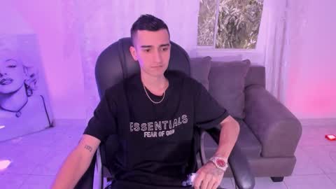 Ethan Boy online show from March 18, 8:56 pm