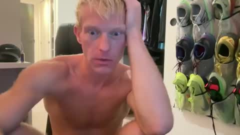 Snapshot of ethantaylor6969 chatting on October 27, 12:15 am Ethan online show from October 27, 12:15 am