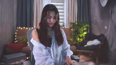 Snapshot of euphoriiiaa chatting on December 2, 7:14 am Mira online show from December 2, 7:14 am