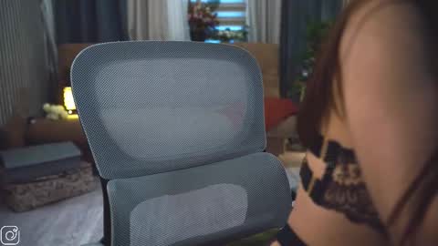 Snapshot of euphoriiiaa chatting on February 15, 2:14 pm Mira online show from February 15, 2:14 pm