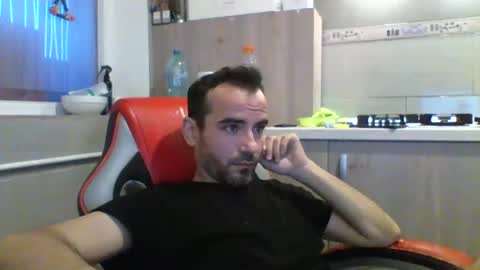 Snapshot of europboy chatting on January 28, 3:25 pm Find out online show from January 28, 3:25 pm