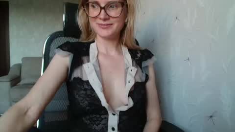 eva2323 online show from October 8, 2:25 pm