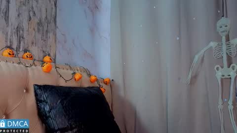 eva delight online show from October 18, 11:11 am