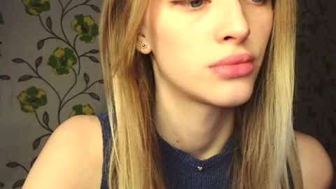 Snapshot of eva_eyre chatting on May 8, 7:46 am Evvie online show from May 8, 7:46 am