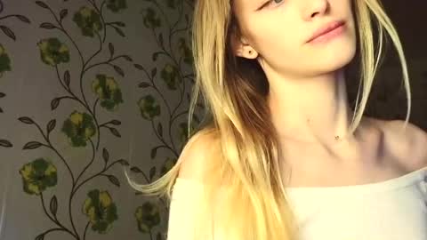 Snapshot of eva_eyre chatting on May 17, 7:17 am Evvie online show from May 17, 7:17 am
