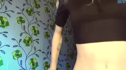 Snapshot of eva_eyre chatting on May 22, 6:09 am Evvie online show from May 22, 6:09 am
