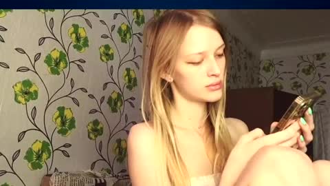 Snapshot of eva_eyre chatting on May 30, 6:43 am Evvie online show from May 30, 6:43 am