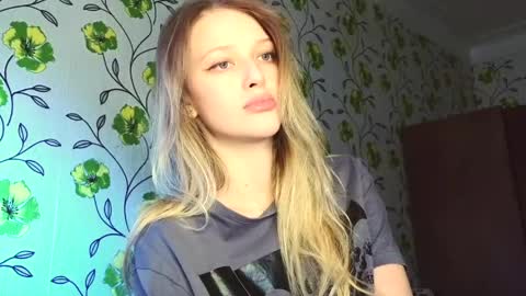 Snapshot of eva_eyre chatting on May 31, 3:26 am Evvie online show from May 31, 3:26 am