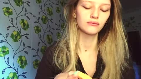 Snapshot of eva_eyre chatting on June 1, 5:20 am Evvie online show from June 1, 5:20 am