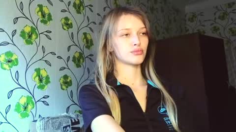 Snapshot of eva_eyre chatting on June 5, 6:52 am Evvie online show from June 5, 6:52 am