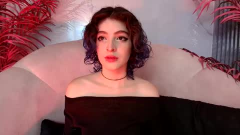 E V A online show from October 23, 7:56 pm