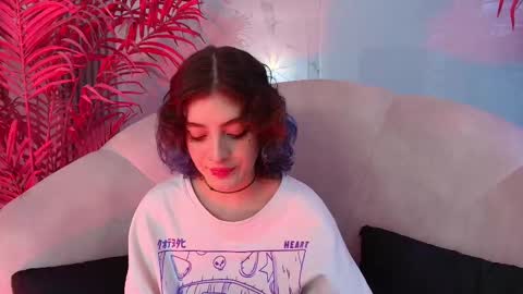 E V A online show from November 20, 7:57 pm