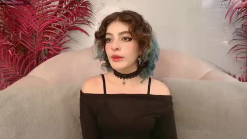 E V A online show from January 8, 8:22 pm