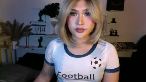 Queen Eva Mazikeen online show from May 14, 4:03 pm