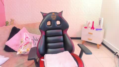 Eva  online show from March 30, 2:29 pm