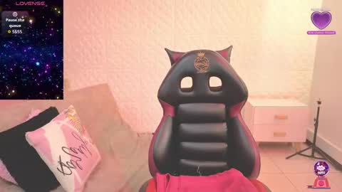 Eva  online show from May 29, 2:59 pm