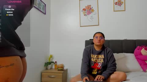 Snapshot of eva_mia_ chatting on March 29, 6:52 pm Eva y Mia online show from March 29, 6:52 pm