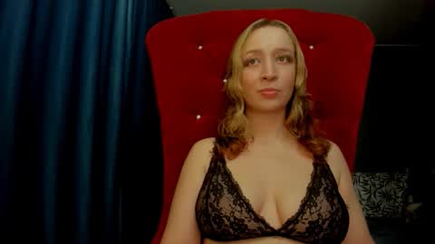 Snapshot of eva_rikchter chatting on October 14, 9:04 pm Ice Goddess online show from October 14, 9:04 pm