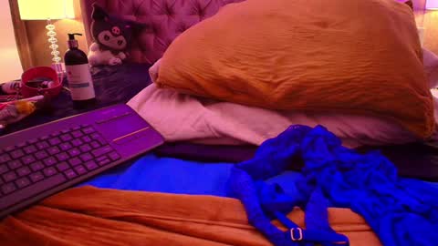 Snapshot of evaa_cloee chatting on January 31, 8:11 am EVA CLOEE online show from January 31, 8:11 am