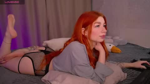 Snapshot of evaa_moonn_ chatting on December 4, 2:53 am Eva online show from December 4, 2:53 am