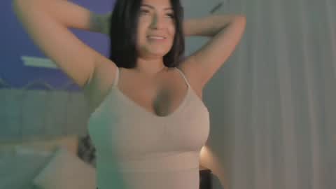 Snapshot of evaa_stevens chatting on May 8, 8:25 pm julieth online show from May 8, 8:25 pm