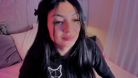 Snapshot of evaa_stevens chatting on May 21, 7:54 pm julieth online show from May 21, 7:54 pm