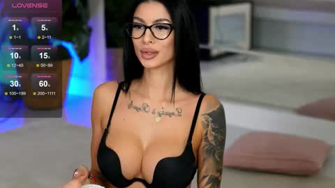 Eva  online show from October 27, 5:44 am