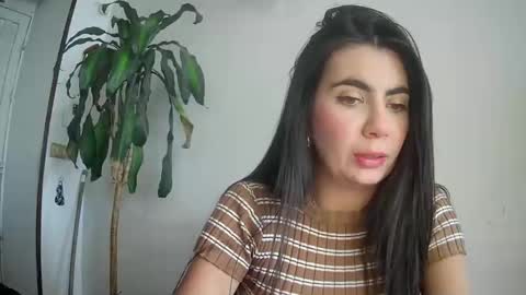 Snapshot of evacollins12 chatting on February 23, 8:33 pm evacollins12 online show from February 23, 8:33 pm