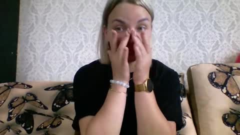 Snapshot of evadelicious_ chatting on July 9, 9:35 am evadelicious_ online show from July 9, 9:35 am
