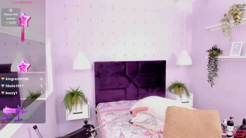 Snapshot of evahalston chatting on January 29, 2:40 am evahalston online show from January 29, 2:40 am