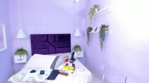 Snapshot of evahalston chatting on March 3, 10:06 am evahalston online show from March 3, 10:06 am