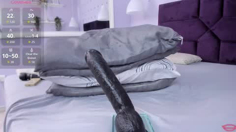 Snapshot of evahalston chatting on October 31, 9:05 pm evahalston online show from October 31, 9:05 pm