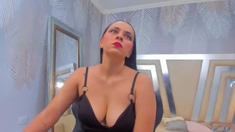 Snapshot of evaloren_ chatting on October 29, 11:50 pm Eva Loren online show from October 29, 11:50 pm
