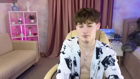 Snapshot of evan__joy chatting on February 19, 9:00 pm Evan online show from February 19, 9:00 pm