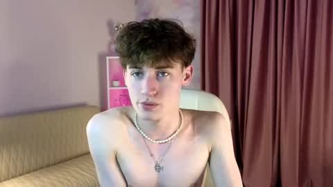 Snapshot of evan__joy chatting on February 21, 8:10 pm Evan online show from February 21, 8:10 pm