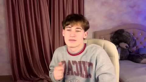 Snapshot of evan__joy chatting on February 23, 9:01 pm Evan online show from February 23, 9:01 pm