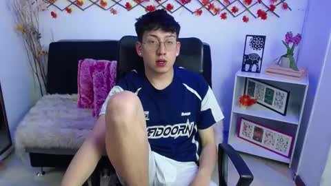 Snapshot of evan_connell chatting on March 22, 11:46 am Evan online show from March 22, 11:46 am