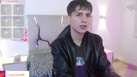 evan_tay online show from February 16, 3:13 am