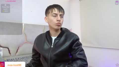 evan_tay online show from March 2, 3:09 am